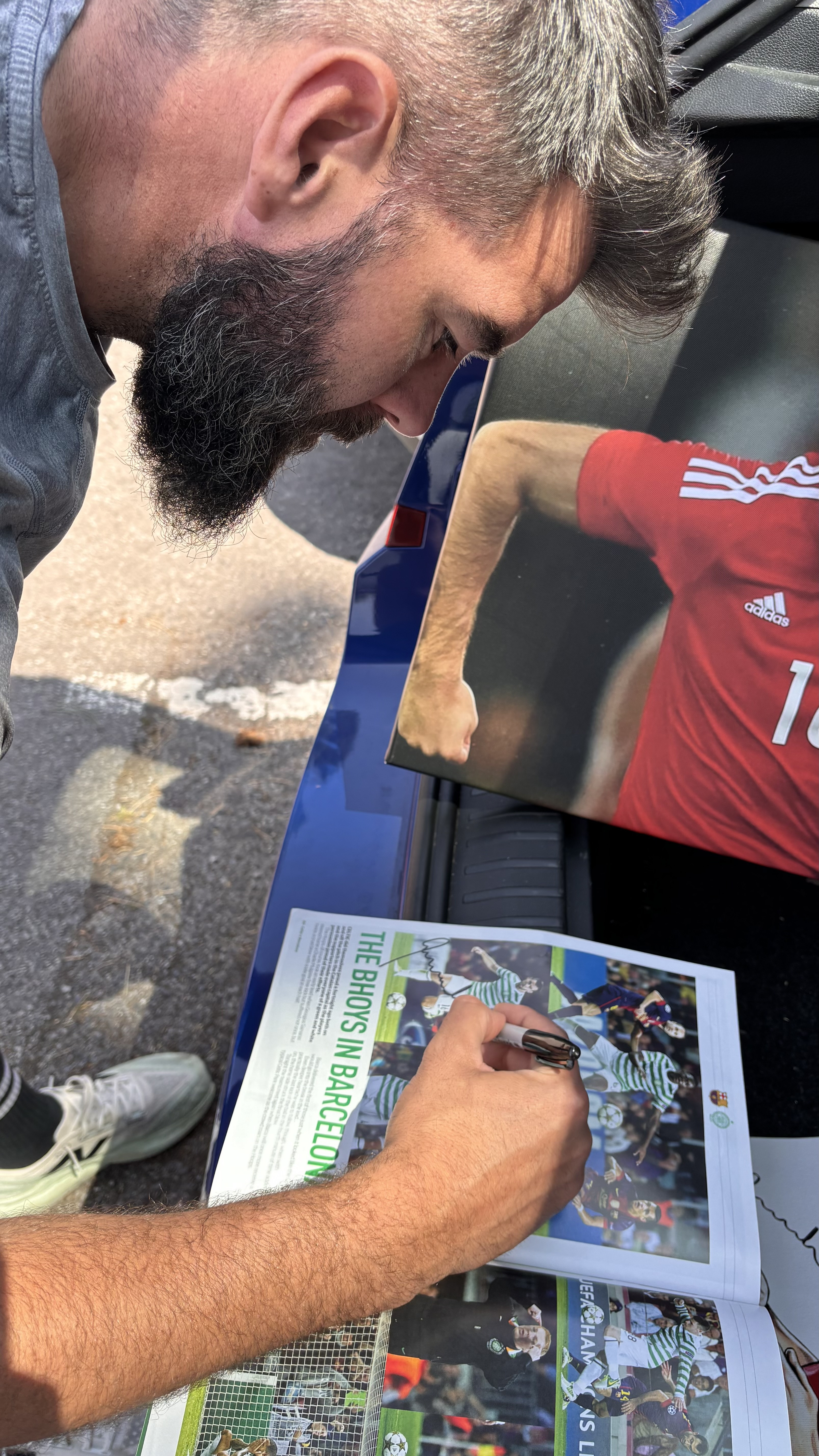 Celtic vs Barcelona – 2012 Champions League Signed ProgrammeHistoric 2–1 Victory | Signed by Joe Ledley (Starting XI)